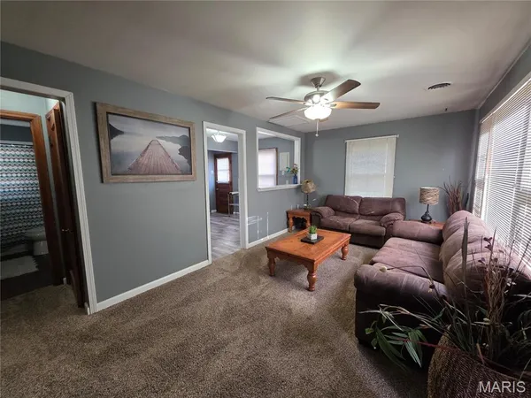 $1,295 | 301 Washington Street, Florissant, MO 63031