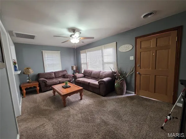 $1,295 | 301 Washington Street, Florissant, MO 63031