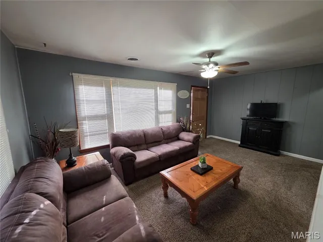 $1,295 | 301 Washington Street, Florissant, MO 63031