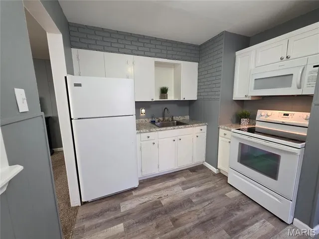 $1,295 | 301 Washington Street, Florissant, MO 63031