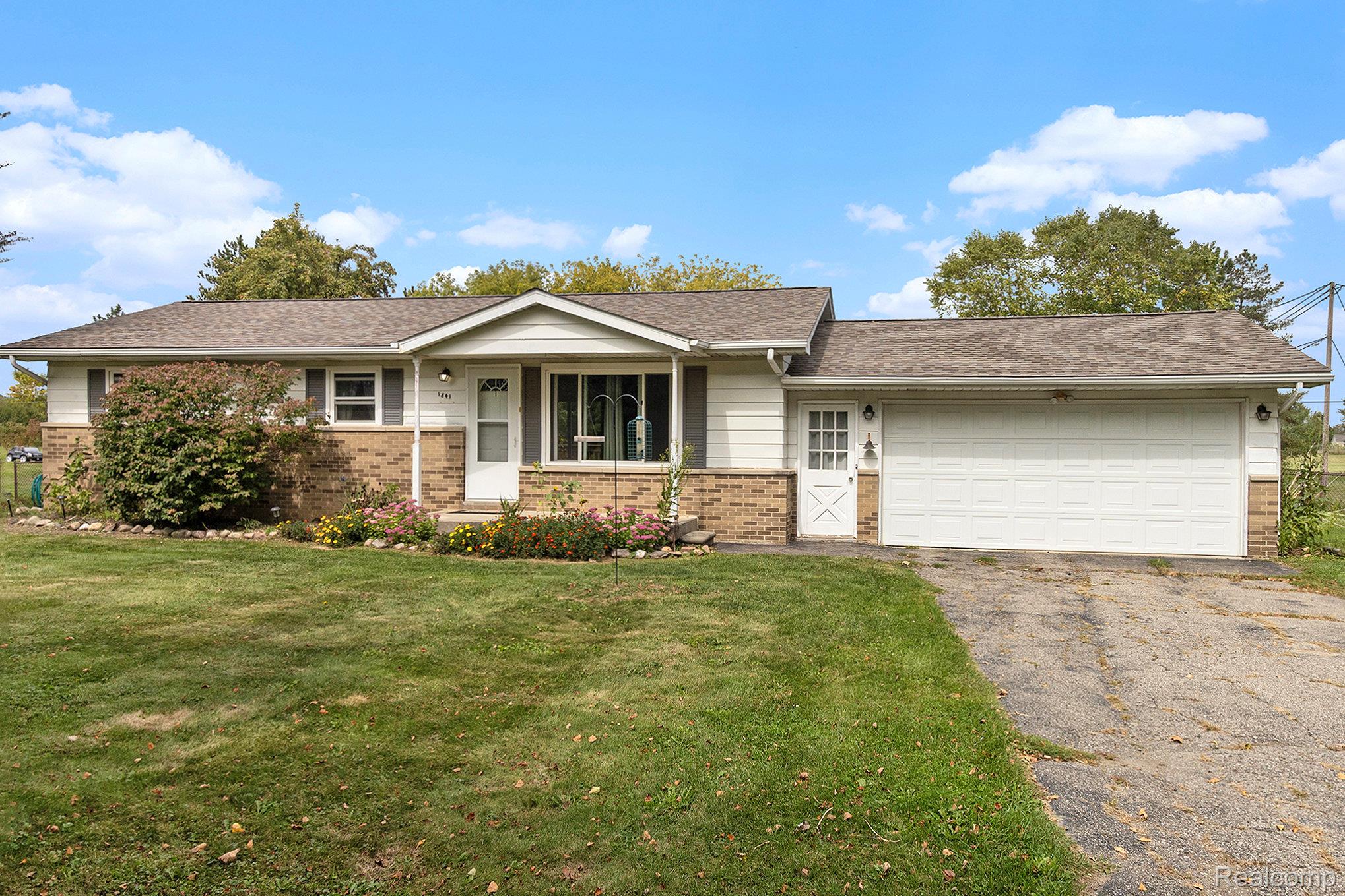 1841 Daley Road Lapeer, MI 48446 - Photo 4 of 34 004_img_1494_752.jpg