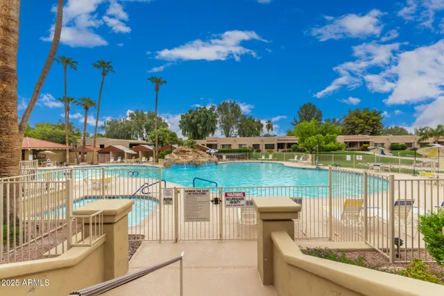$2,000 | 14300 West Bell Road, Unit 7, Surprise, AZ 85374