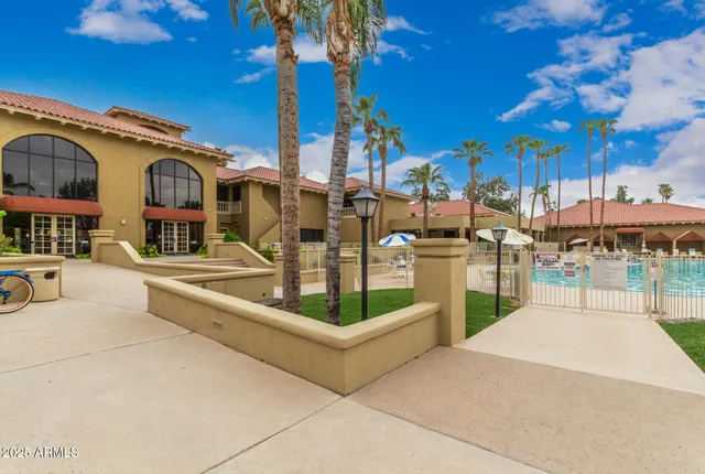 $2,000 | 14300 West Bell Road, Unit 7, Surprise, AZ 85374