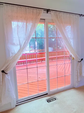 $3,200 | 7 East Pickwick Road, Arlington Heights, IL 60005