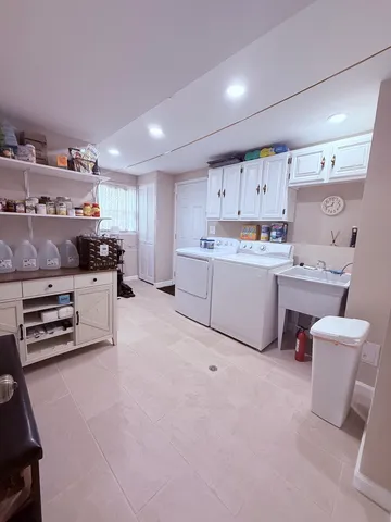 $3,200 | 7 East Pickwick Road, Arlington Heights, IL 60005