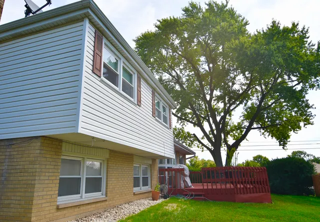 $3,200 | 7 East Pickwick Road, Arlington Heights, IL 60005