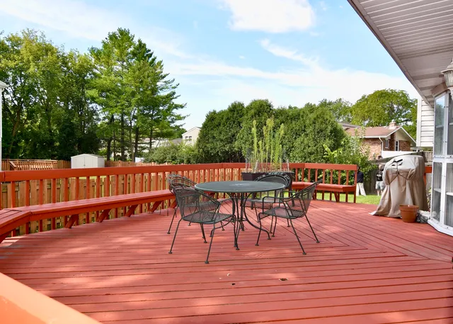 $3,200 | 7 East Pickwick Road, Arlington Heights, IL 60005