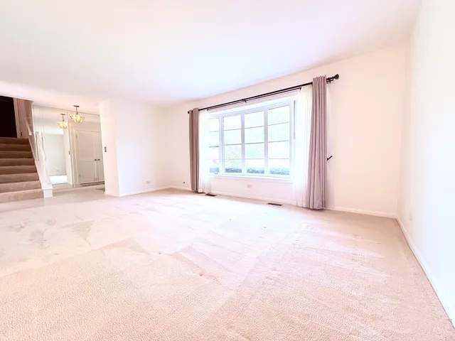 $3,200 | 7 East Pickwick Road, Arlington Heights, IL 60005