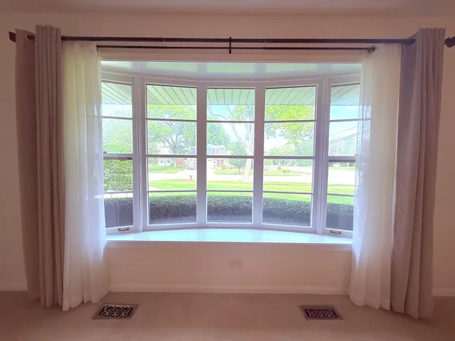 $3,200 | 7 East Pickwick Road, Arlington Heights, IL 60005