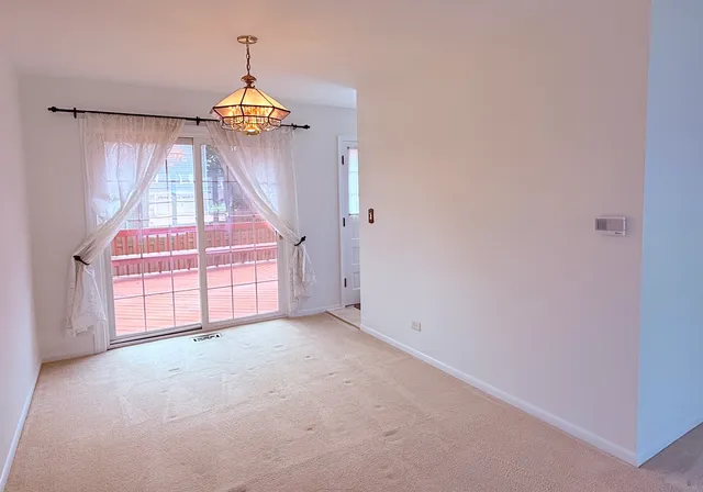 $3,200 | 7 East Pickwick Road, Arlington Heights, IL 60005