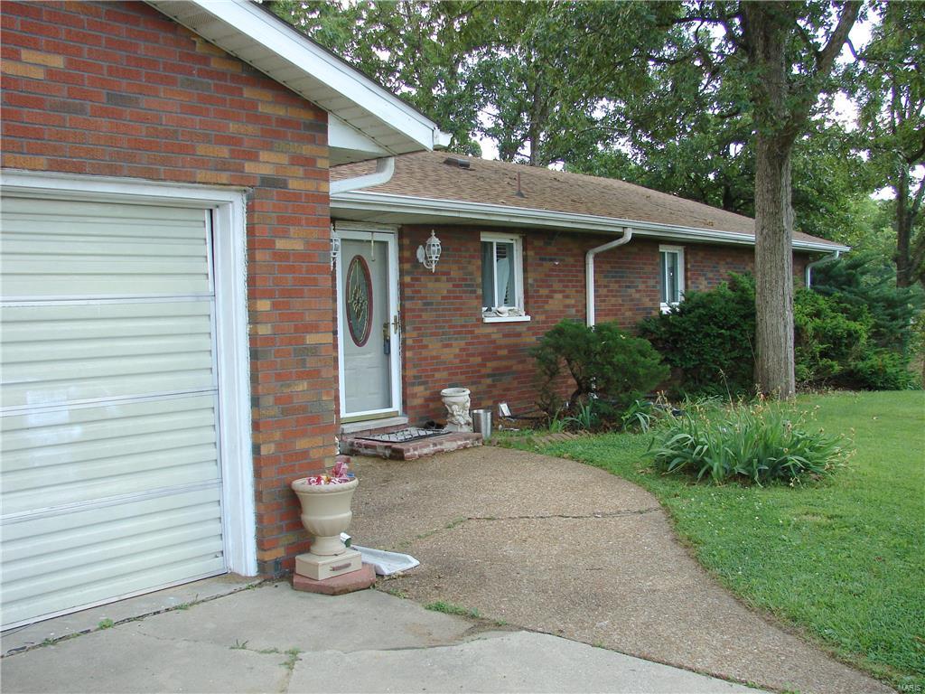 9112 Renken Road Staunton, IL 62088 - Photo 5 of 8