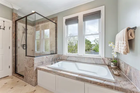 $764,500 | 836 East 24th Street, Houston, TX 77009