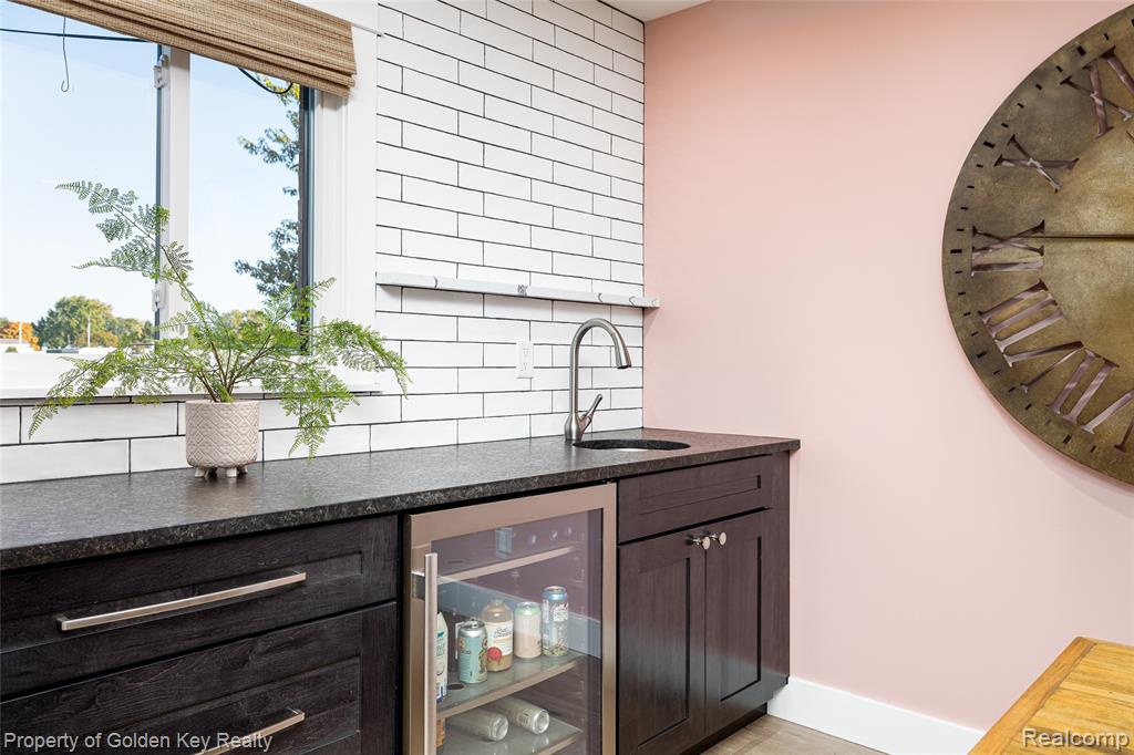 16042 Newburgh Road Livonia, MI 48154 - Photo 10 of 23 Gallery Image 10