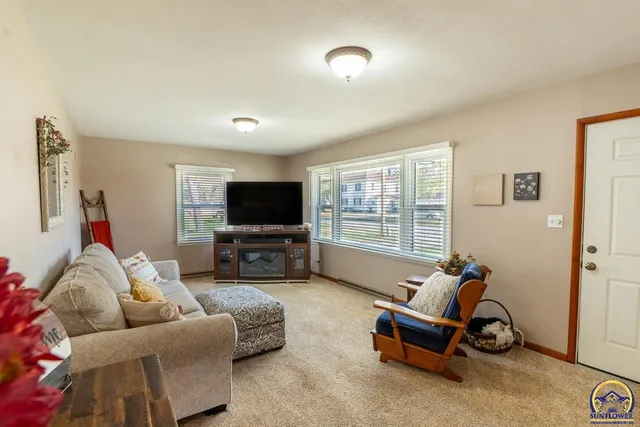 $170,000 | 123 South 3rd Street, Osage City, KS 66523