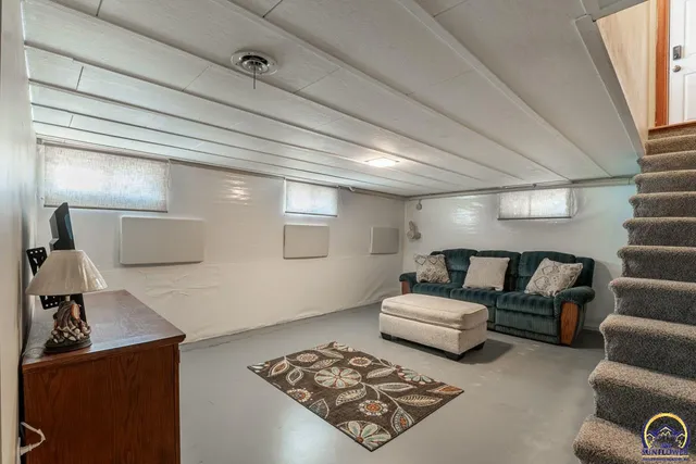 $170,000 | 123 South 3rd Street, Osage City, KS 66523