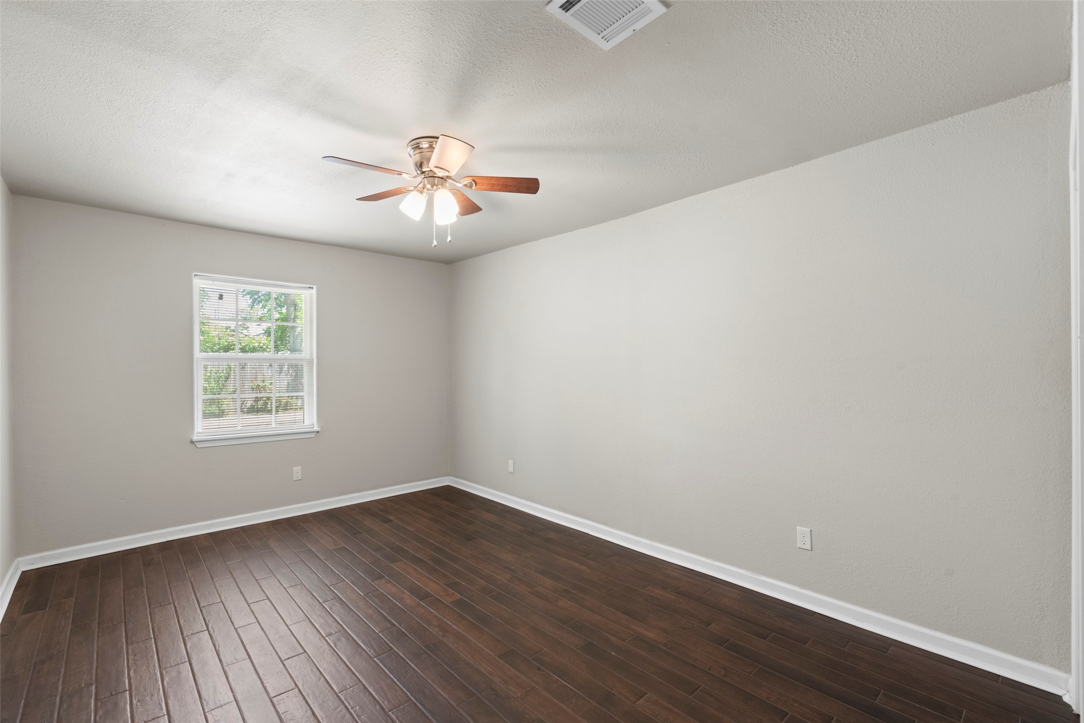 709 East 41st Street Houston, TX 77022 - Photo 21 of 25