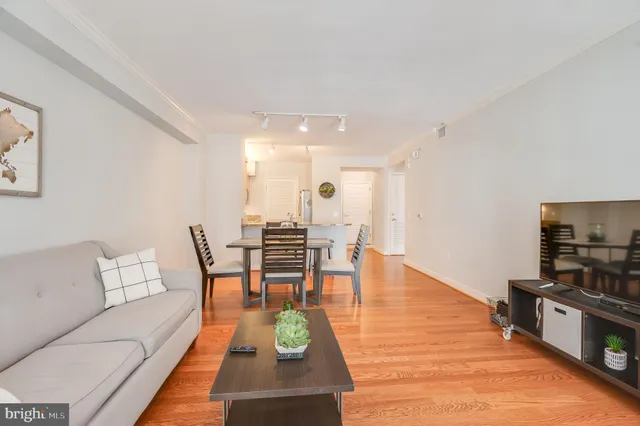 $2,800 | 616 E Street Northwest, Unit 321, Washington, DC 20004