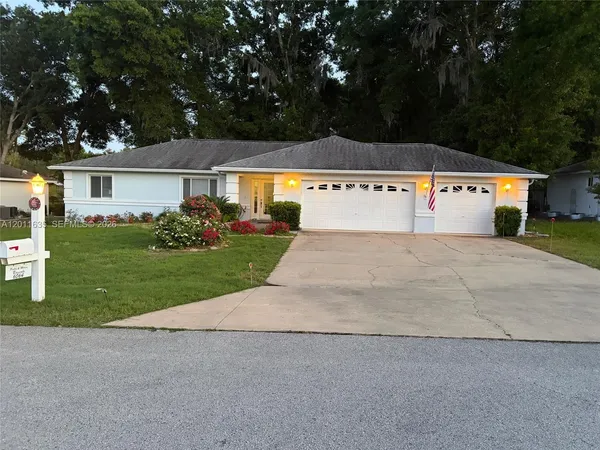 front view of house with a yard