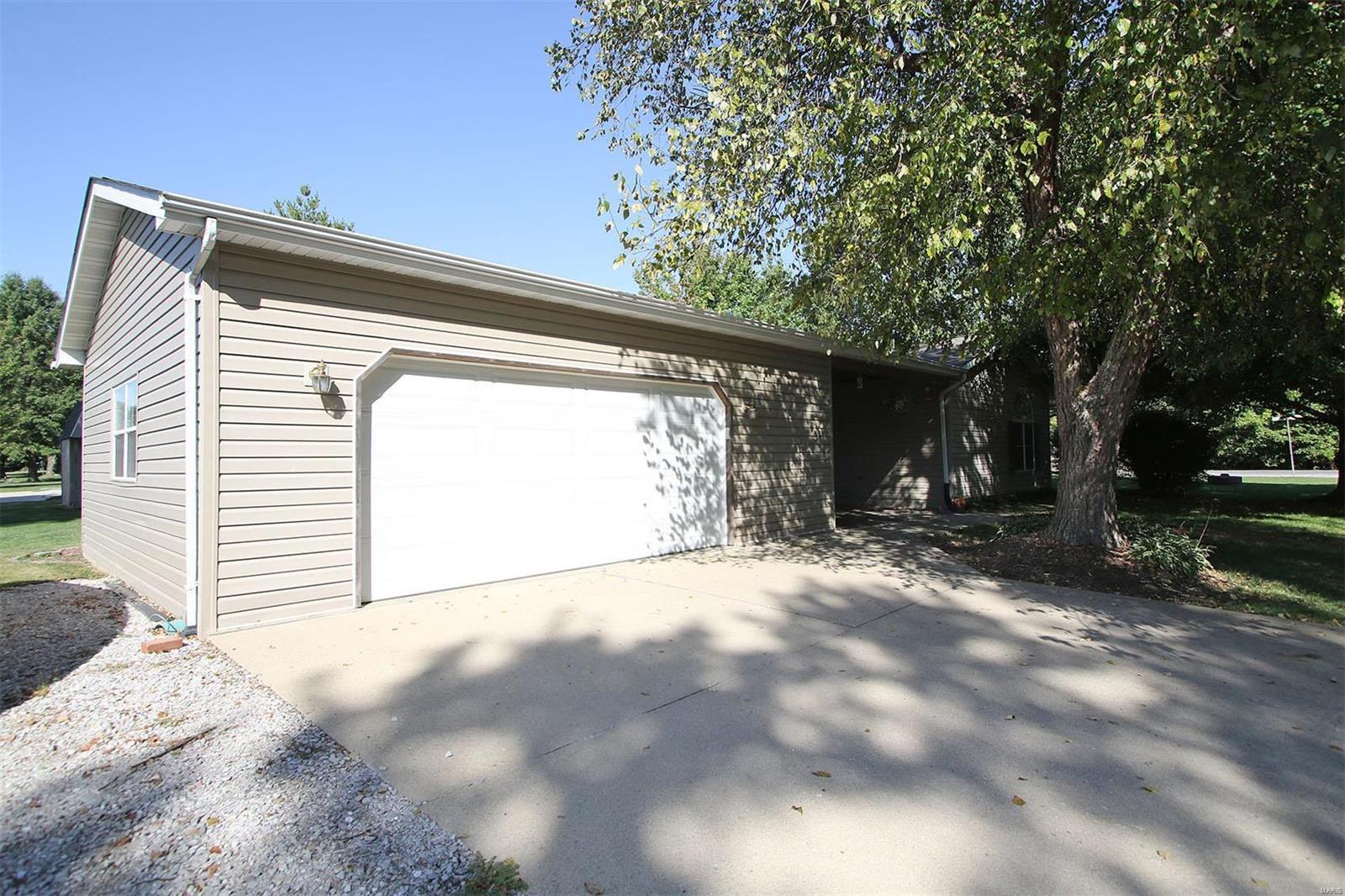 8050 Maple Grove Road Troy, IL 62294 - Photo 40 of 45