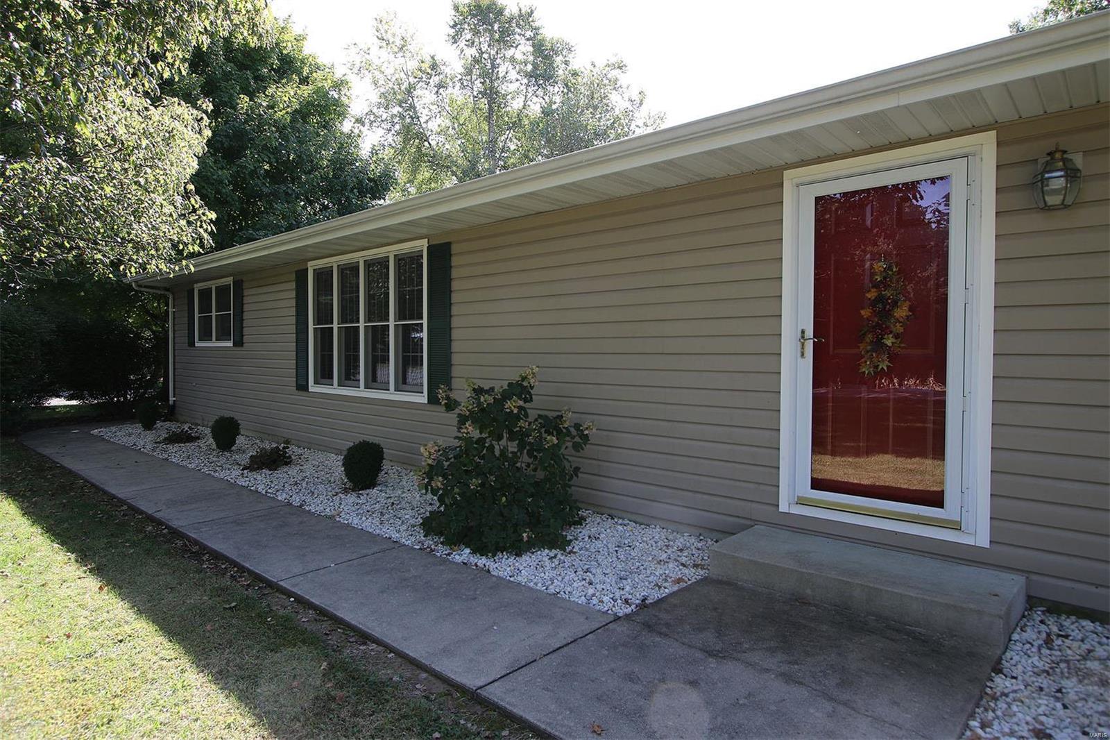 8050 Maple Grove Road Troy, IL 62294 - Photo 5 of 45