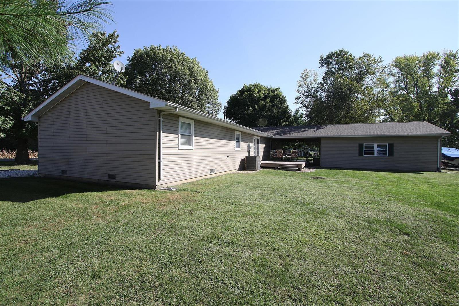 8050 Maple Grove Road Troy, IL 62294 - Photo 41 of 45