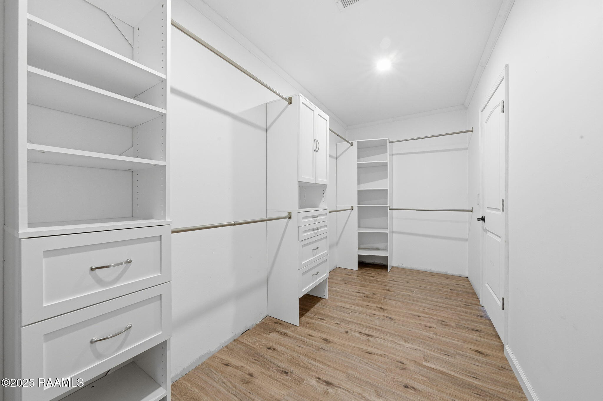 407 North Foote Avenue Kaplan, LA 70548 - Photo 21 of 24 Primary Closet