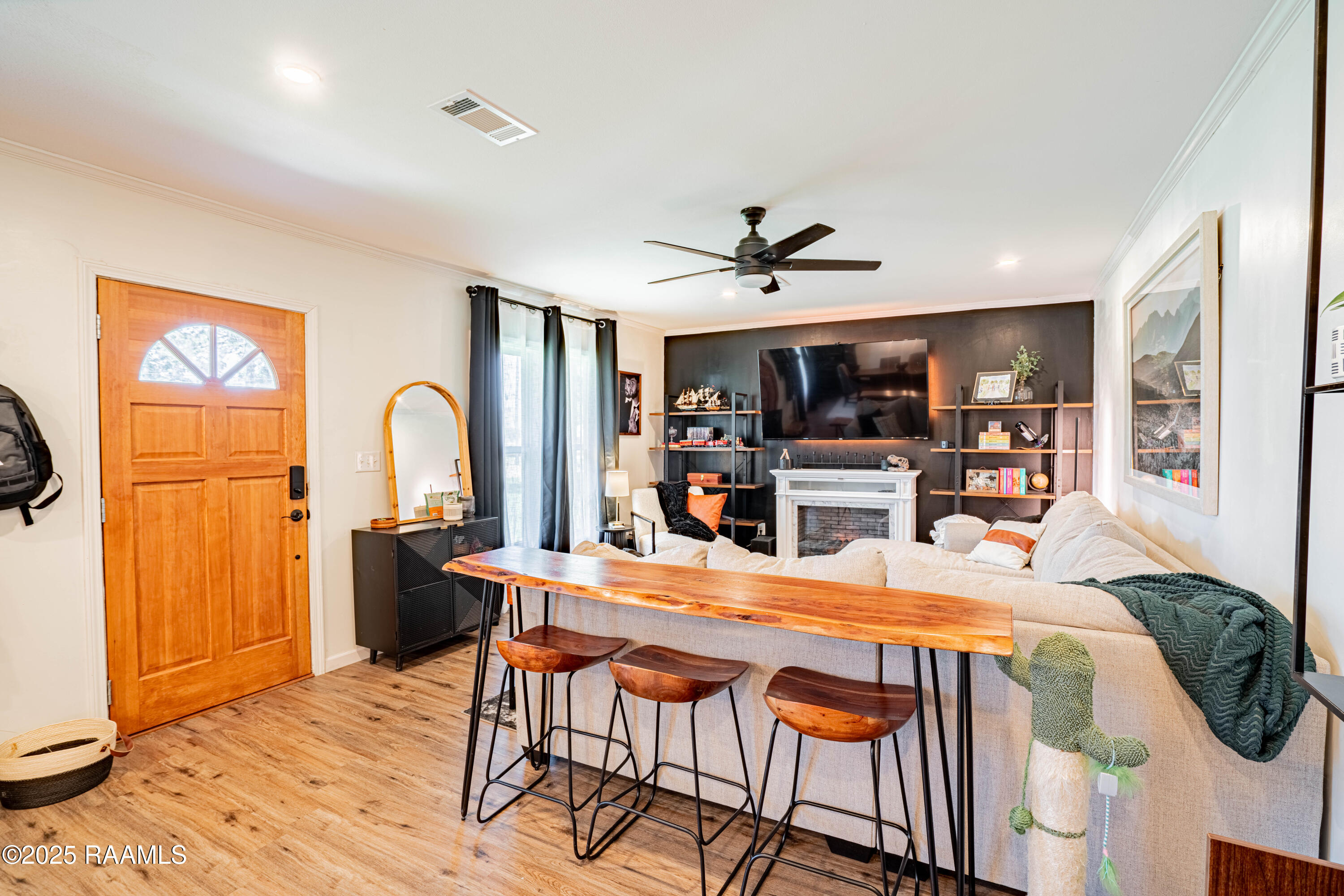 407 North Foote Avenue Kaplan, LA 70548 - Photo 4 of 24 Living Room