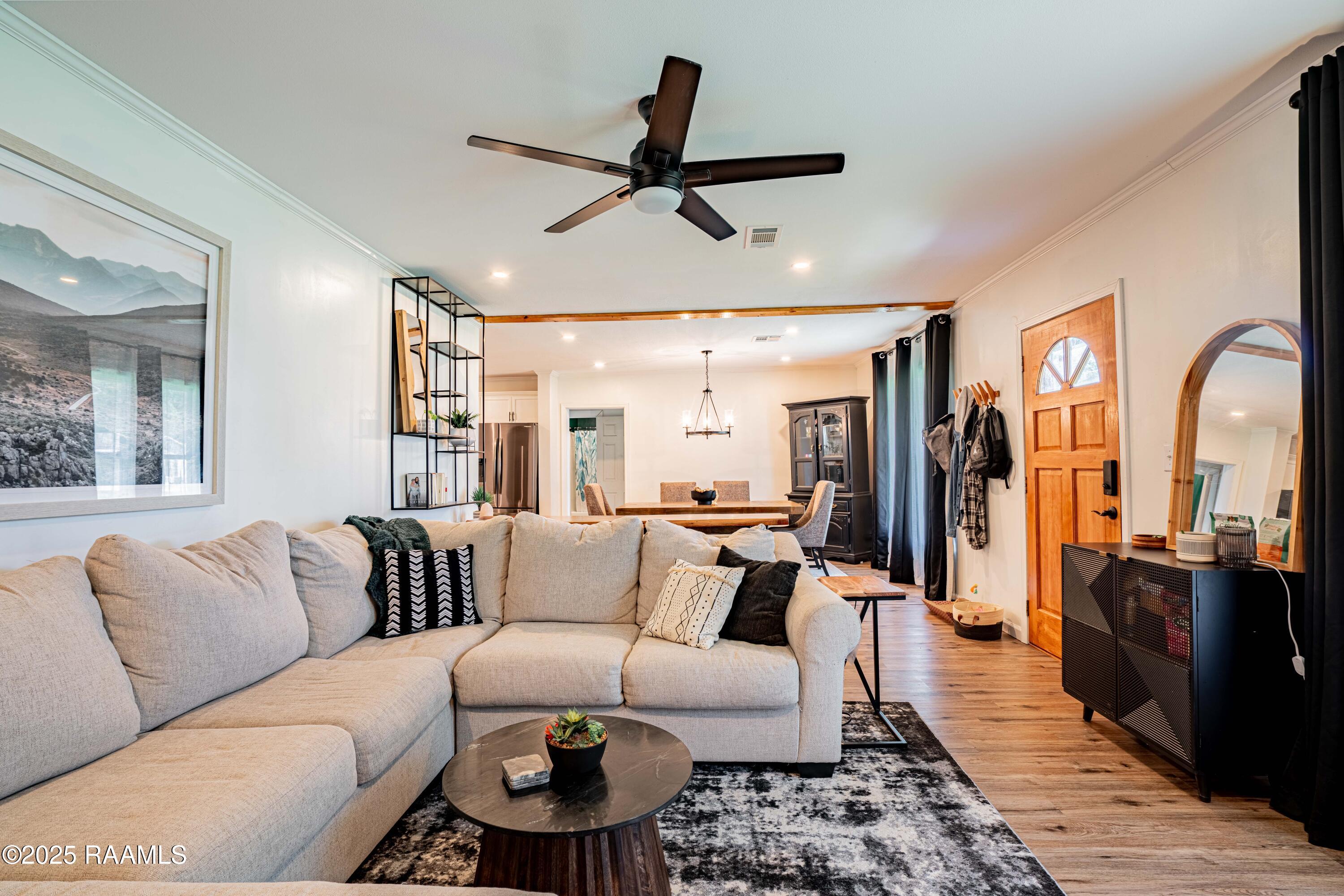 407 North Foote Avenue Kaplan, LA 70548 - Photo 6 of 24 Living Room