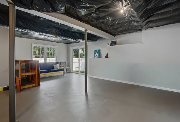 a view of livingroom with furniture