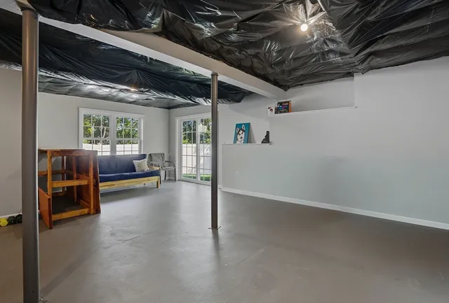 a view of livingroom with furniture