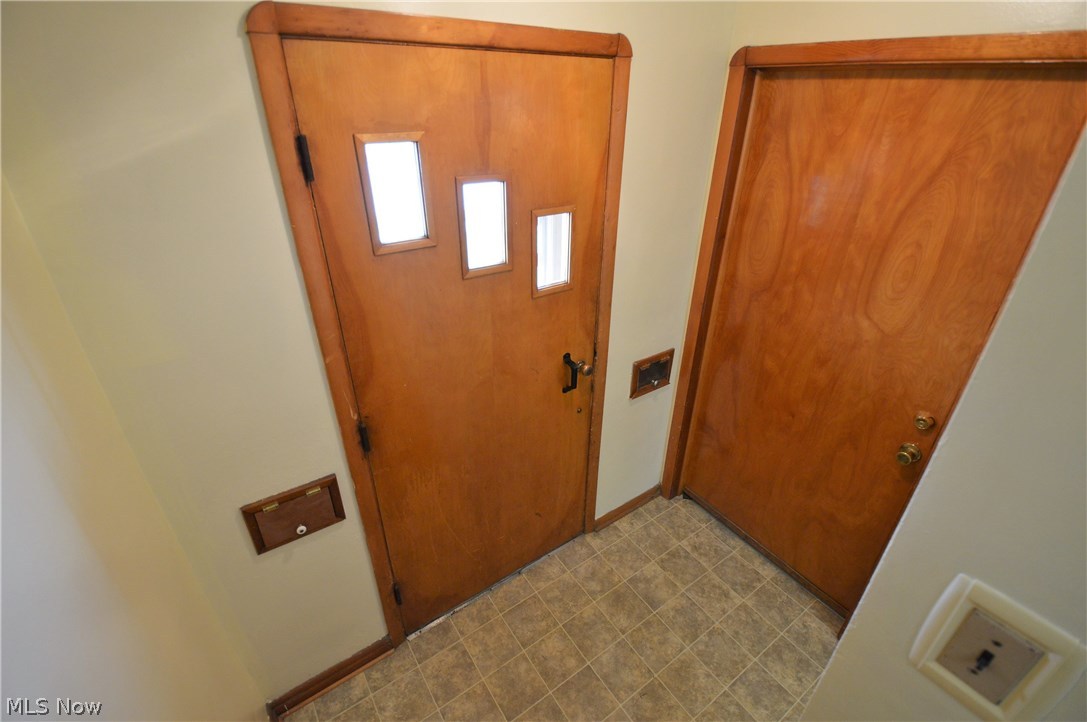 6511 Snow Road Parma, OH 44129 - Photo 2 of 24