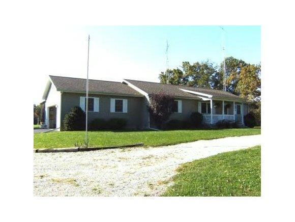 Rr3 Rr3 Rr3 Pana, IL 62557 - Photo 1 of 1 a front view of a house with a yard