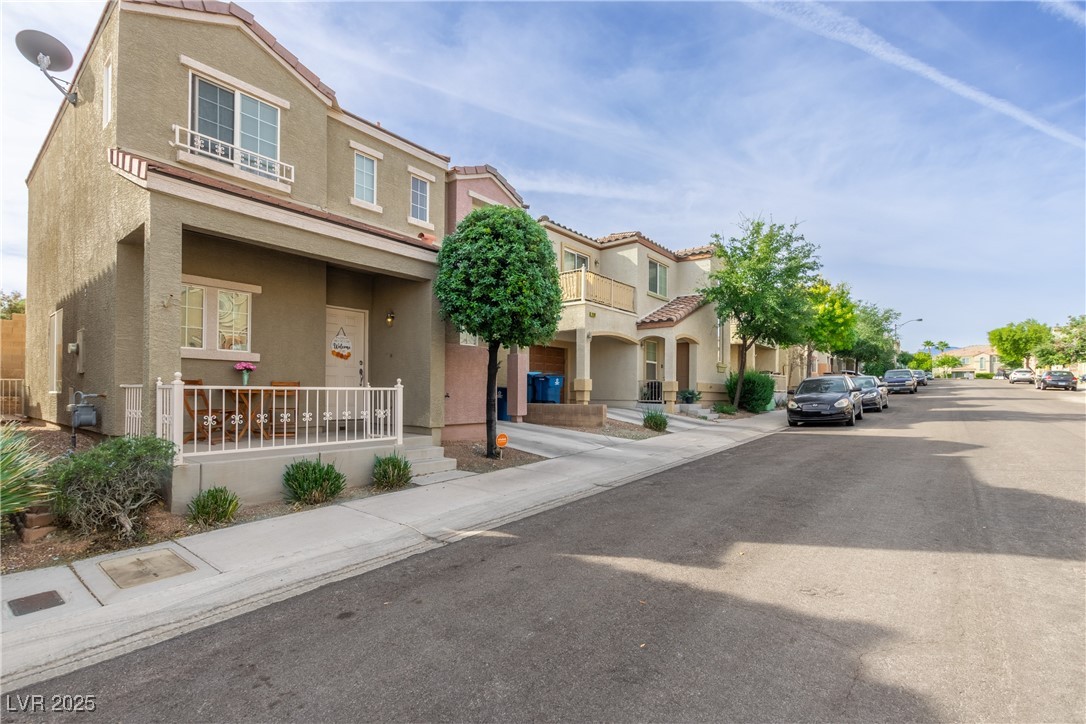 9105 Silk Threads Avenue Las Vegas, NV 89149 - Photo 2 of 25