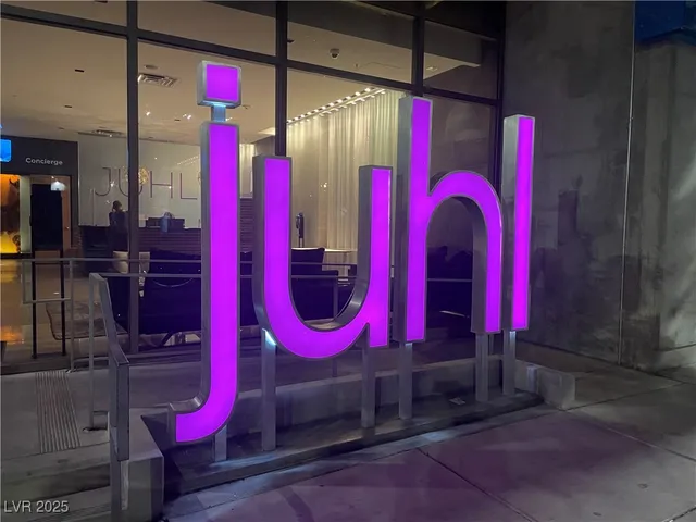 $6,200 | 353 East Bonneville Avenue, Unit 1406, Las Vegas, NV 89101