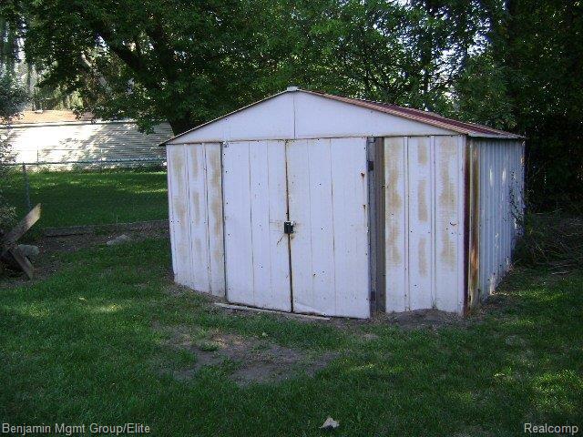 3283 Emmons Avenue Rochester, MI 48307 - Photo 3 of 7 shed