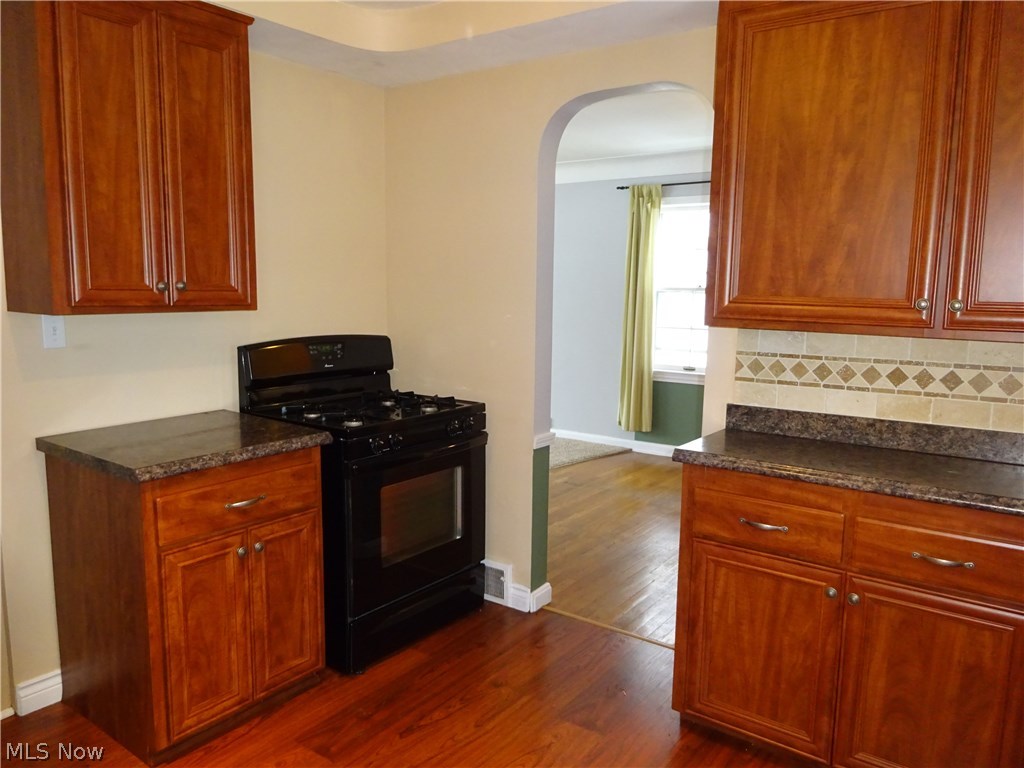 2288 Saybrook Road Cleveland, OH 44118 - Photo 12 of 31