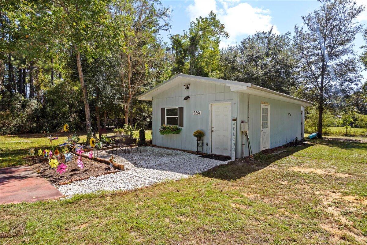 9251 Timber Lane Navarre, FL 32566 - Photo 3 of 54 24-1V3A1701_v2