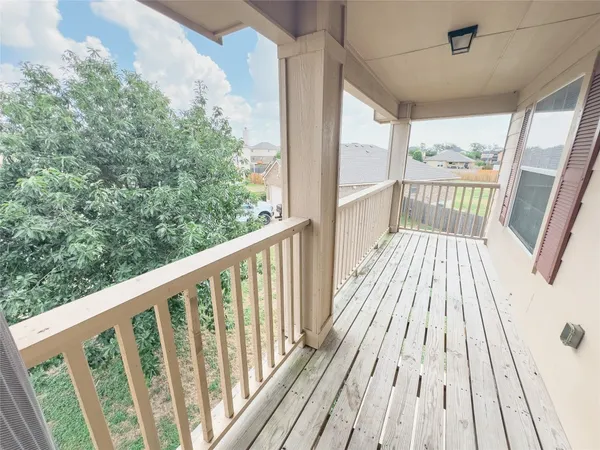 a view of fountain in middle of the yard