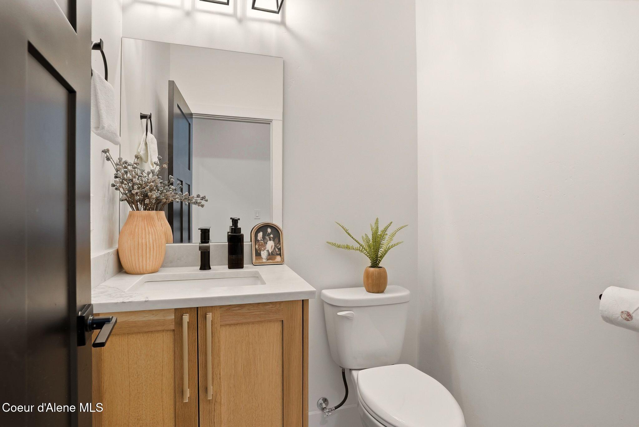 95 Klickitat Road Cocolalla, ID 83813 - Photo 39 of 66 Powder Room