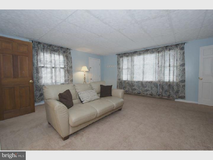 200 School Lane Springfield, PA 19064 - Photo 9 of 22 Family Room