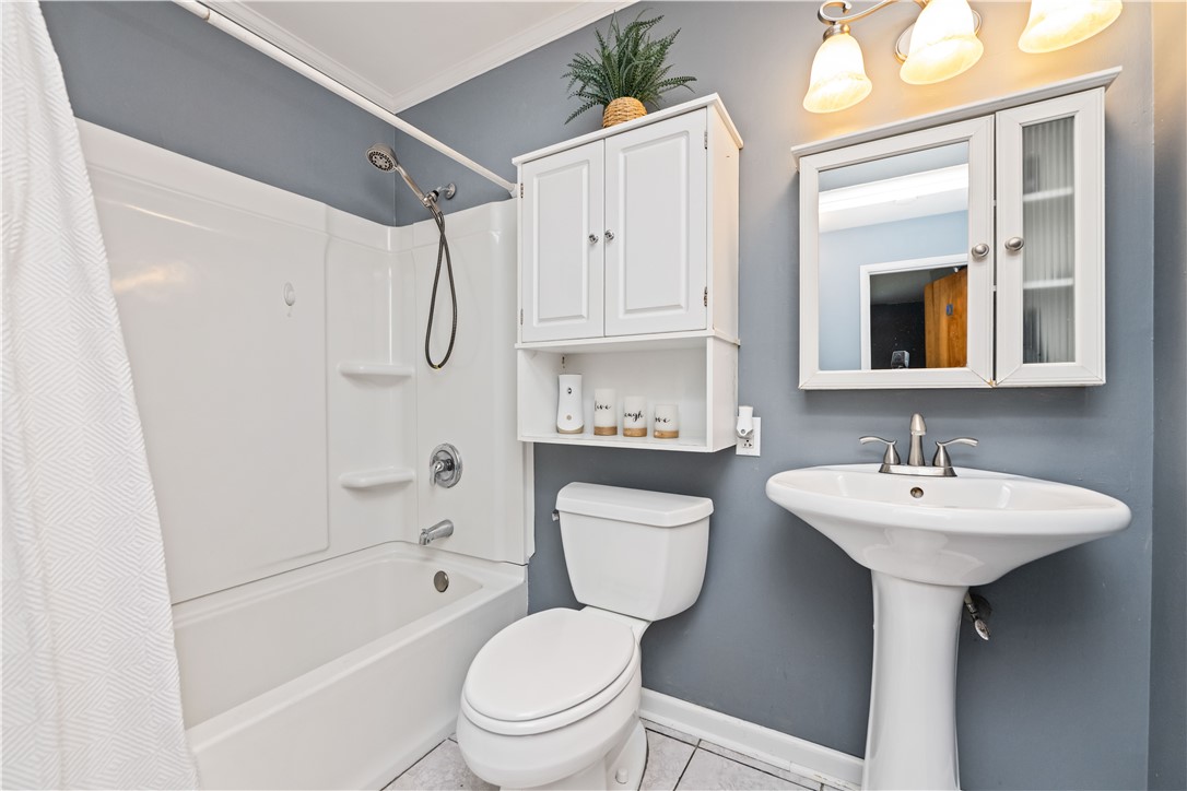 190 Duxbury Road Greece, NY 14626 - Photo 12 of 23