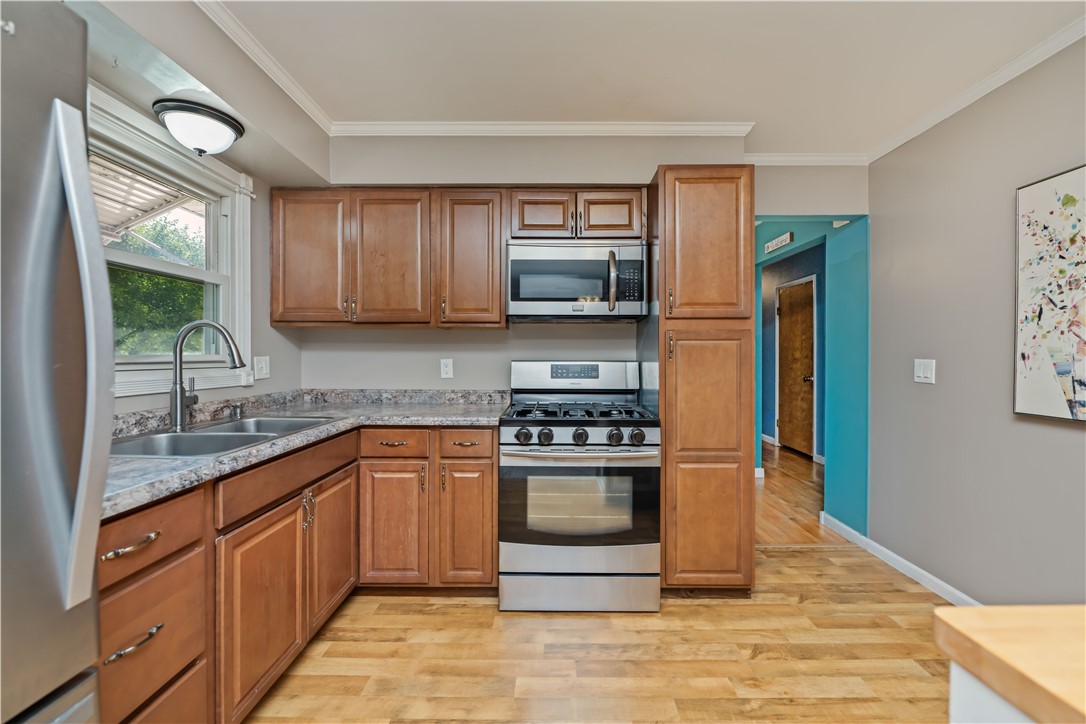 190 Duxbury Road Greece, NY 14626 - Photo 6 of 23