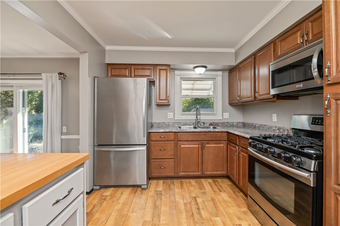 190 Duxbury Road Greece, NY 14626 - Photo 7 of 23