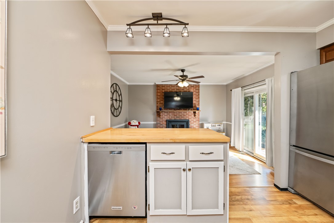 190 Duxbury Road Greece, NY 14626 - Photo 8 of 23