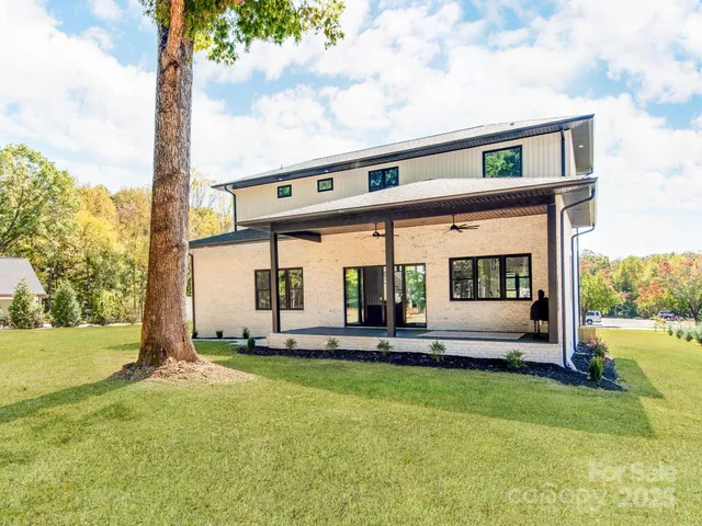 a front view of house with yard