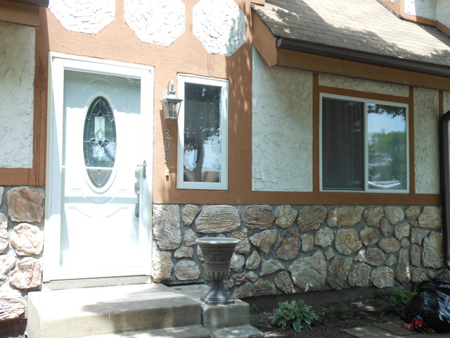 309 Phyllis Avenue Rochelle, IL 61068 - Photo 19 of 20 a front view of a house with outdoor seating