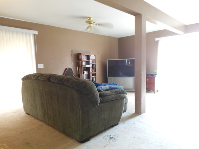 309 Phyllis Avenue Rochelle, IL 61068 - Photo 7 of 20 a living room with furniture and a window