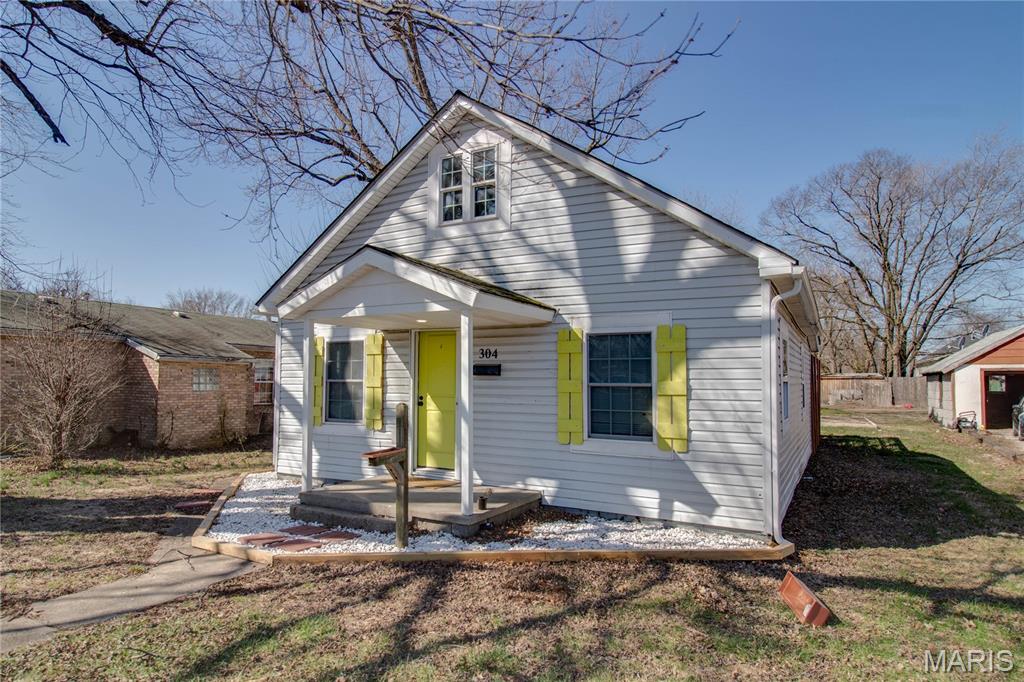 304 Francis Street Gillespie, IL 62033 - Photo 3 of 29