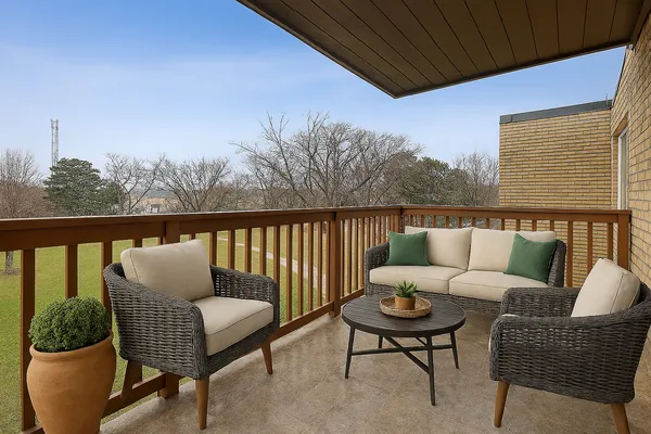 $199,900 | 726 Dempster Street, Unit 206, Mount Prospect, IL 60056