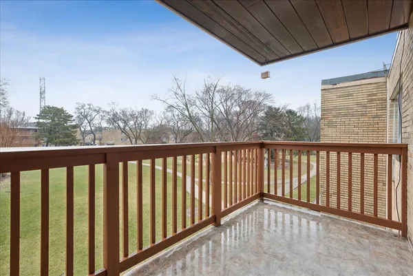 $199,900 | 726 Dempster Street, Unit 206, Mount Prospect, IL 60056